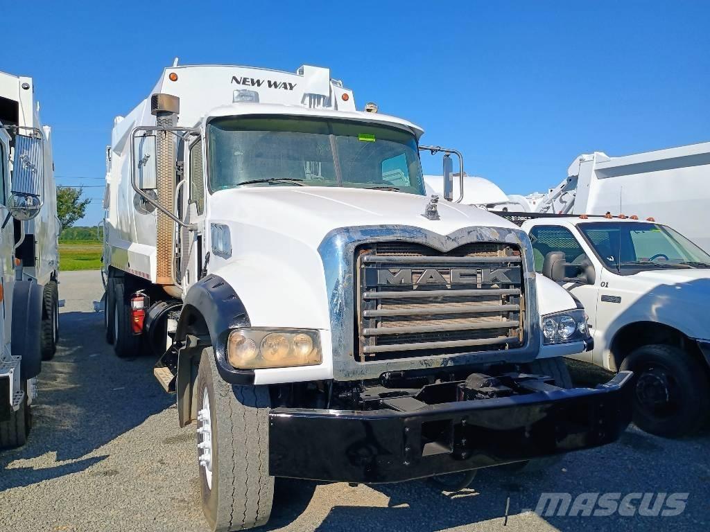 Mack GU 713 Renovasjonsbil