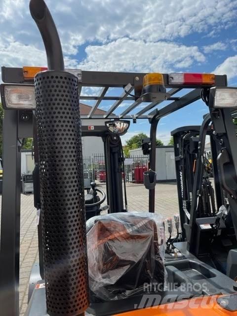 Doosan D30NXP Diesel Trucker