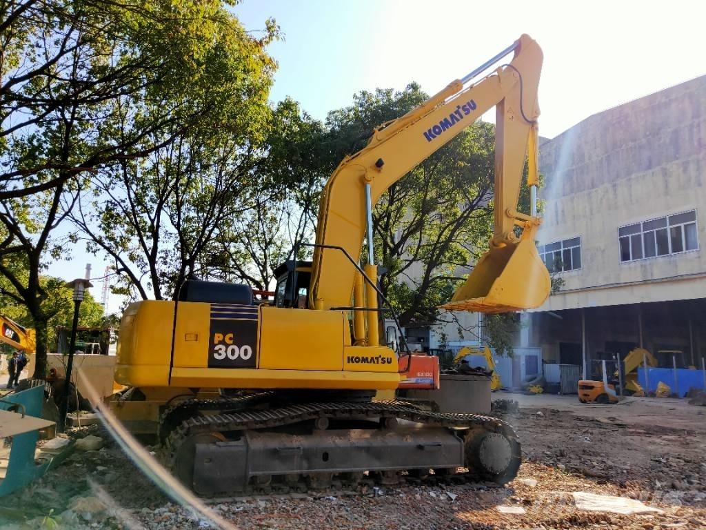 Komatsu PC300-7 Beltegraver