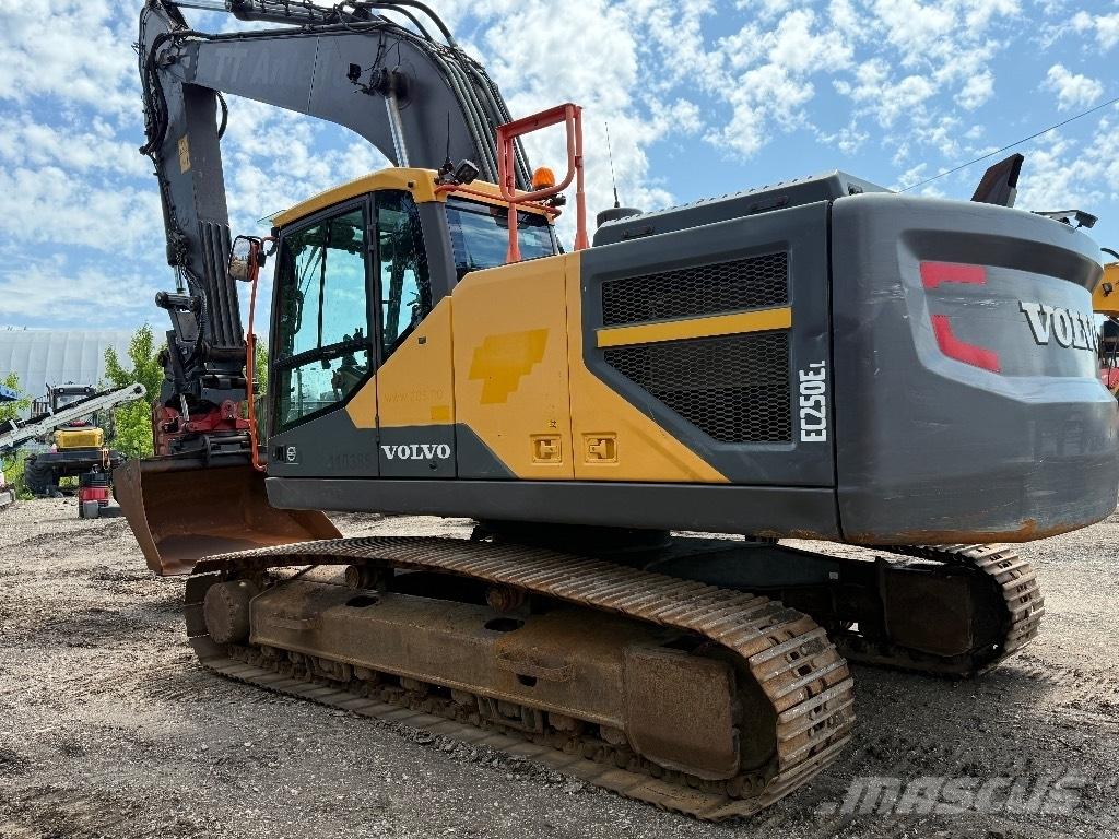 Volvo EC 250 E Beltegraver