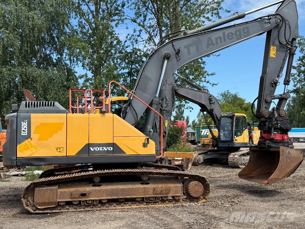 Volvo EC 250 E Beltegraver