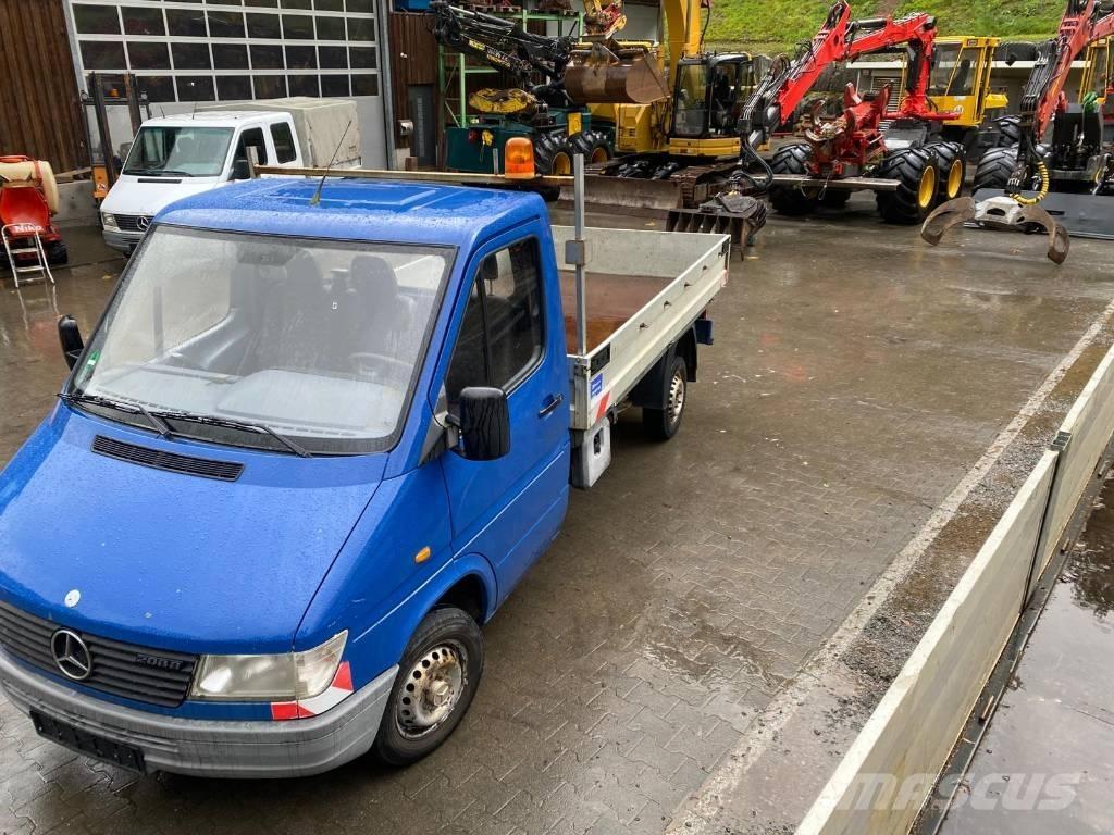 Mercedes-Benz 208 D Planbiler