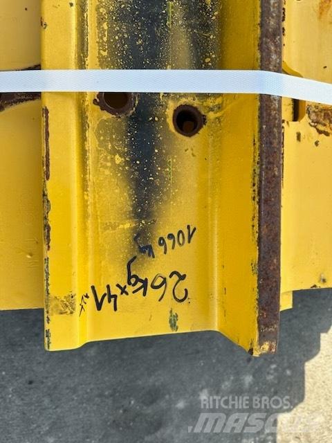 Komatsu d 85 plate Belter, kjettinger og understell