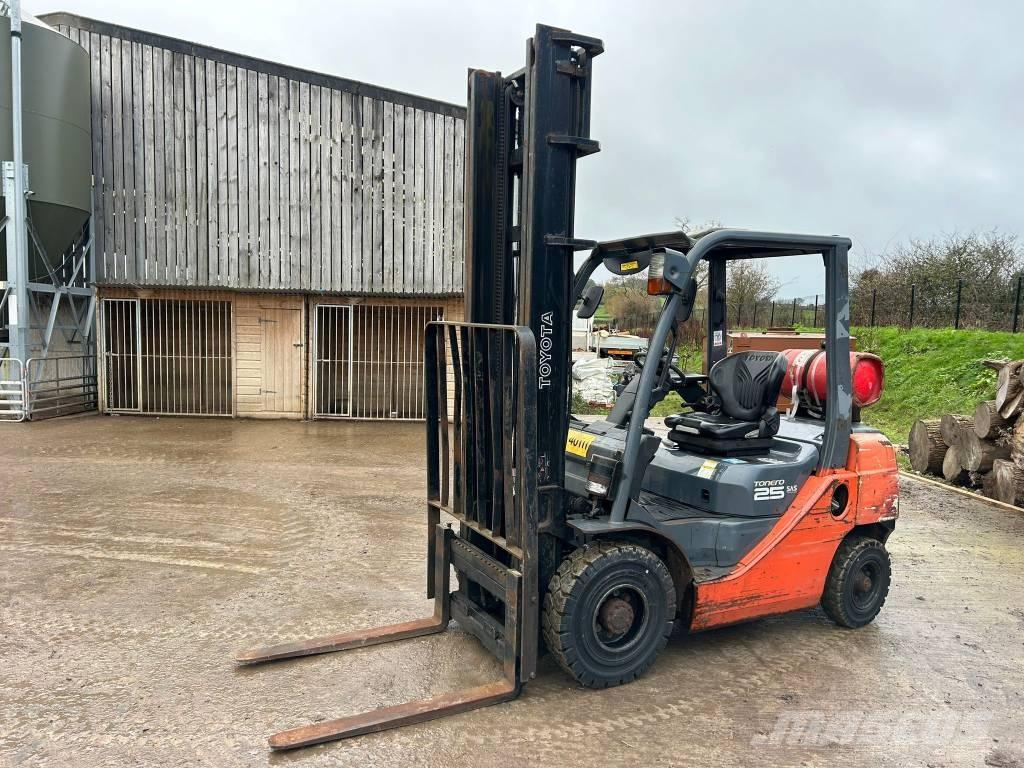 Toyota Tonero Propan trucker