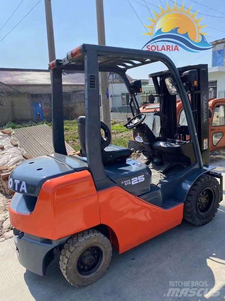 Toyota FD25 Diesel Trucker