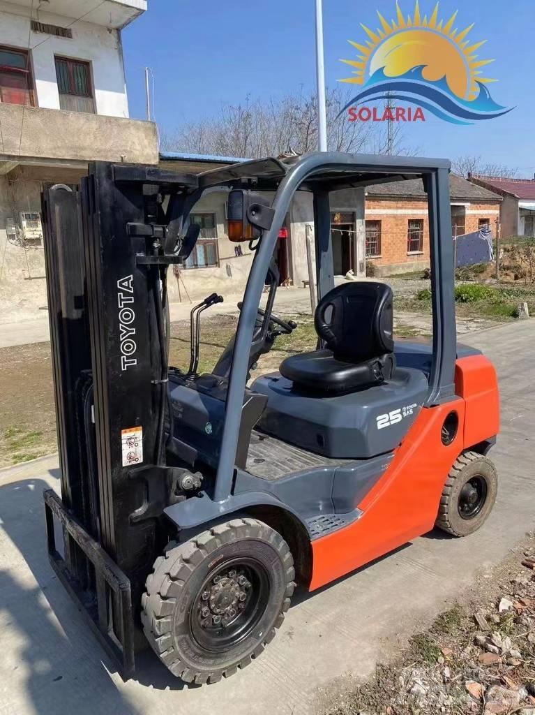 Toyota FD25 Diesel Trucker