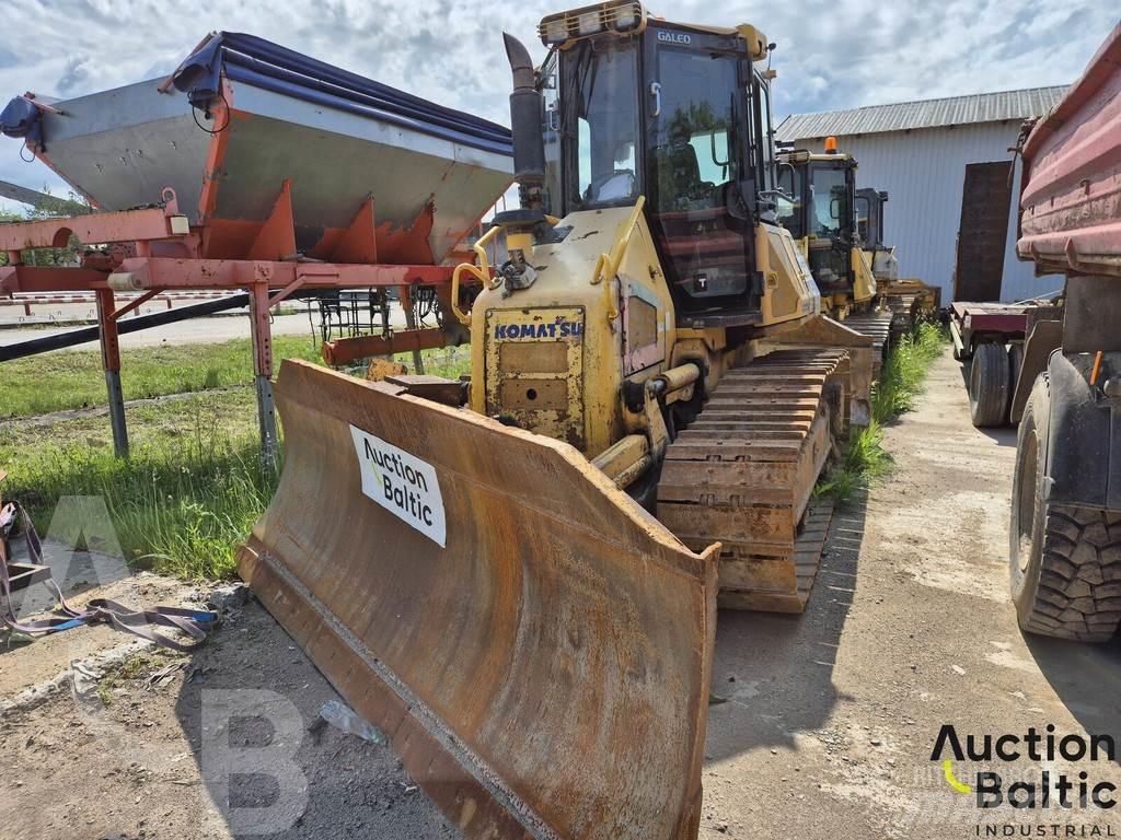 Komatsu D51 Dozere Beltegående