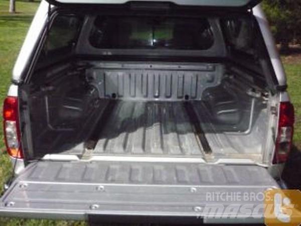 Nissan NAVARA ST-X Varebiler