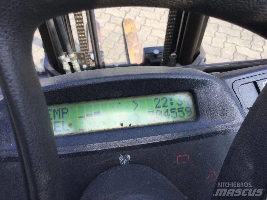 Yale GDP30VX Diesel Trucker