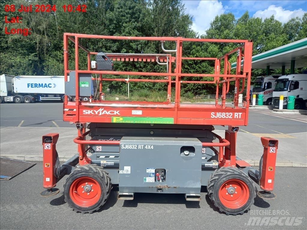 SkyJack SJ 6832 RT Sakselifter