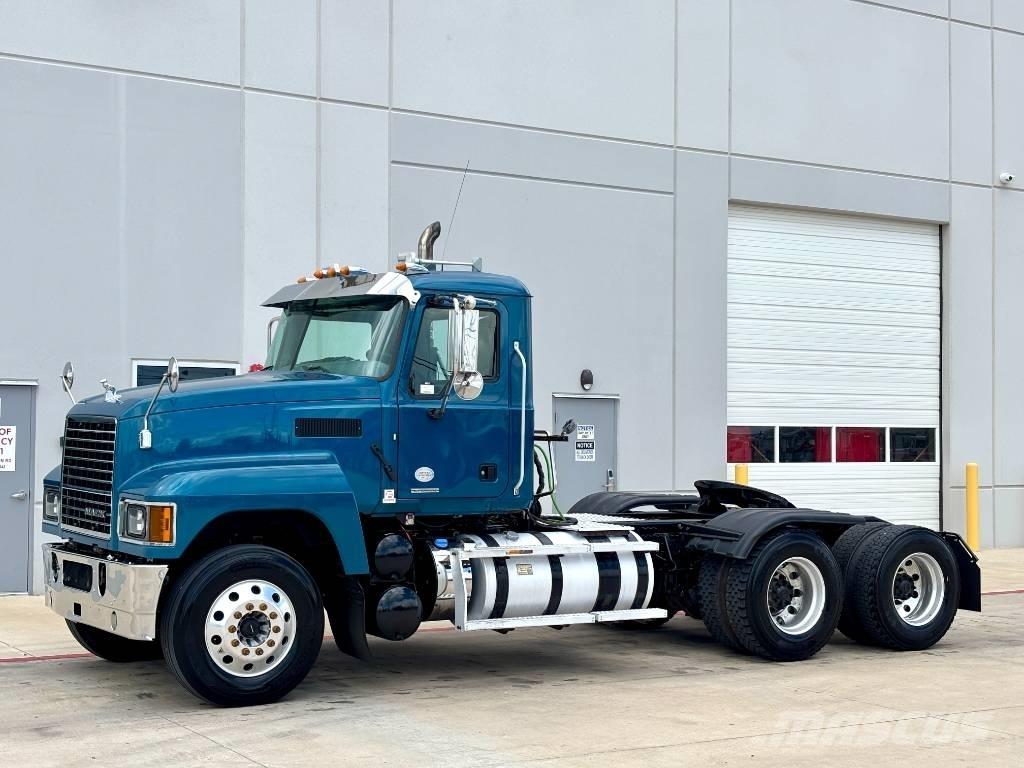Mack Pinnacle Trekkvogner
