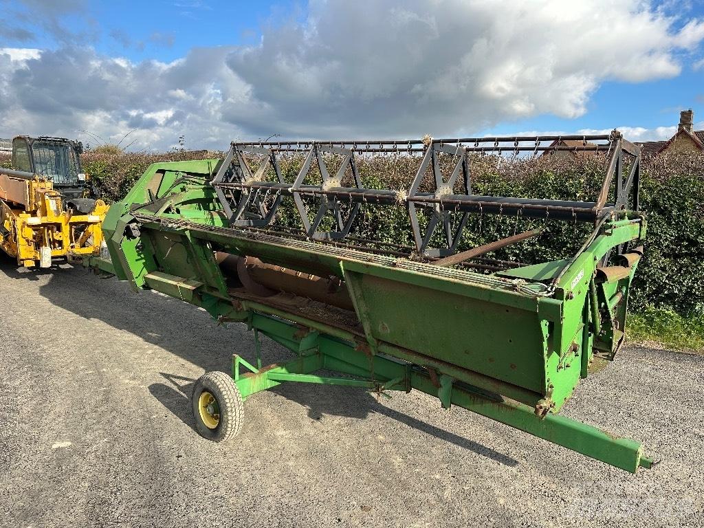 John Deere 1075 Skurtreskere