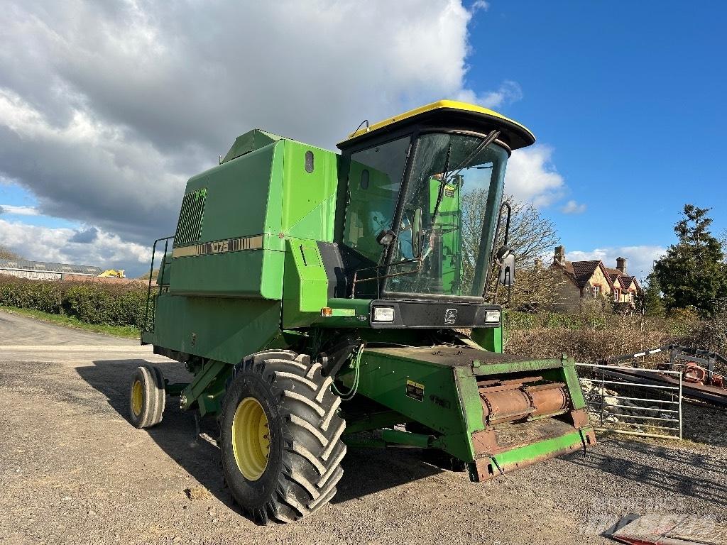 John Deere 1075 Skurtreskere