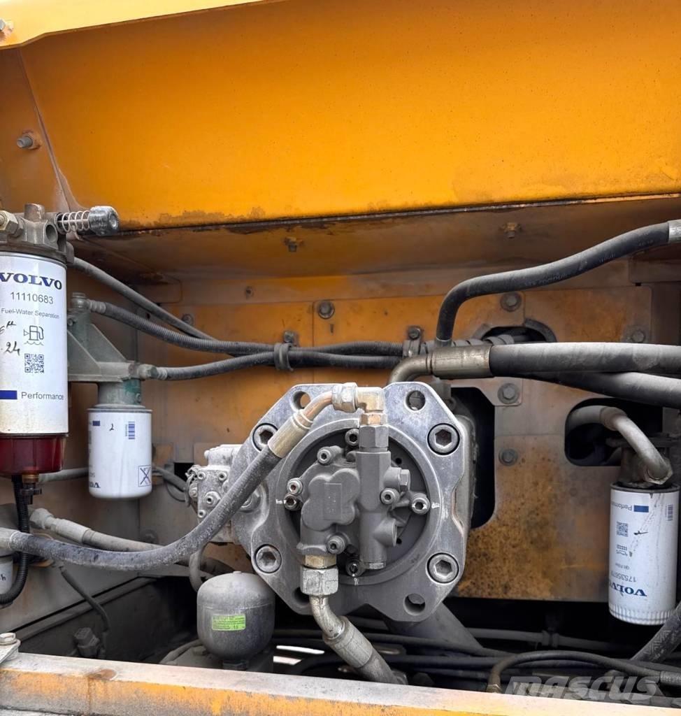 Volvo EC 300 D L Beltegraver