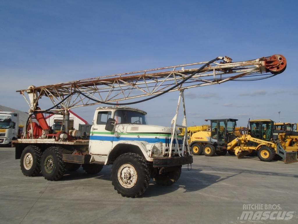 ZIL 6×6 Borrigg lastebilmontert