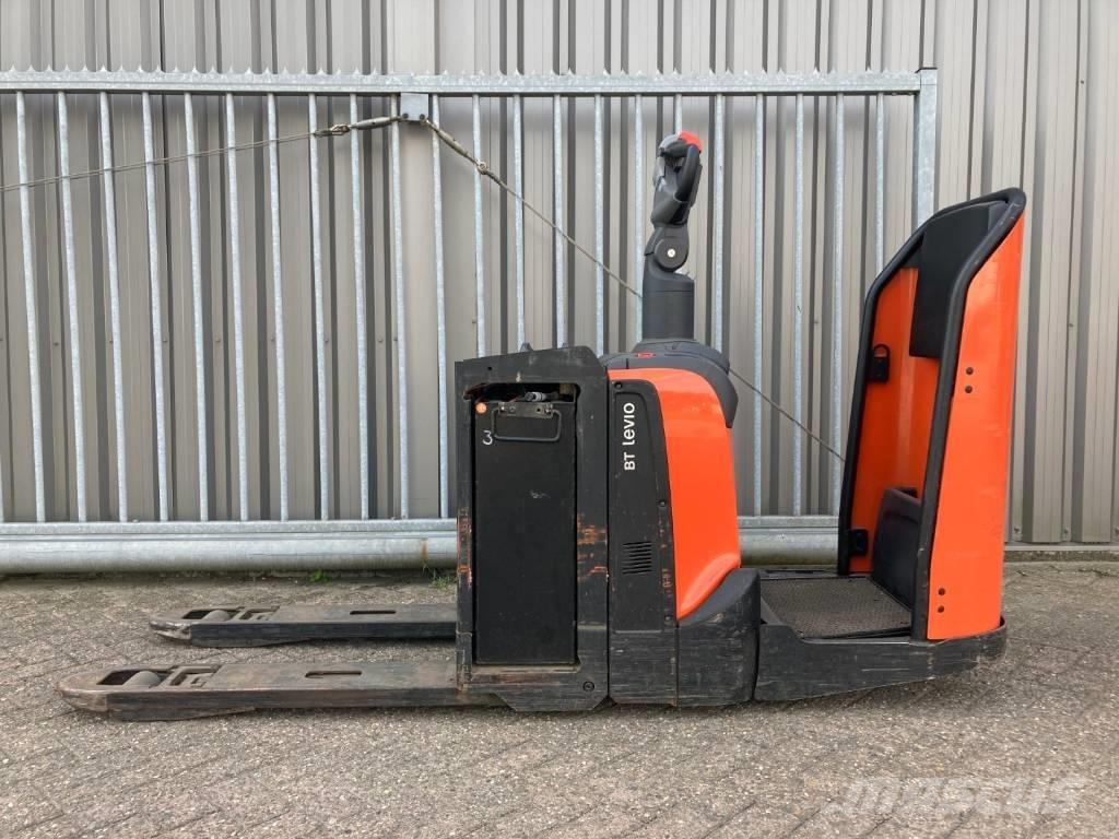 Toyota LPE200 Lavtløftende truck med platform