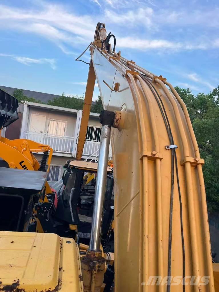 CAT 320 B L Amfibiske Gravemaskiner