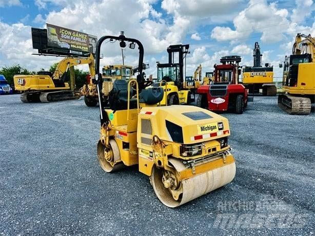 CAT CB 24 Tandem Valser