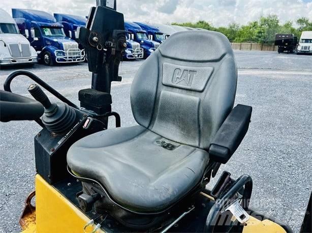 CAT CB 24 Tandem Valser