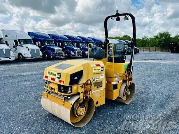 CAT CB 24 Tandem Valser
