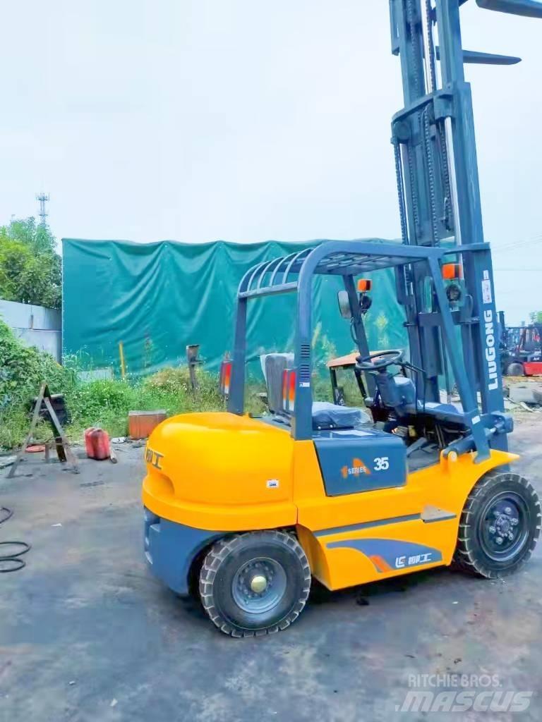 LiuGong CPC 35 Diesel Trucker