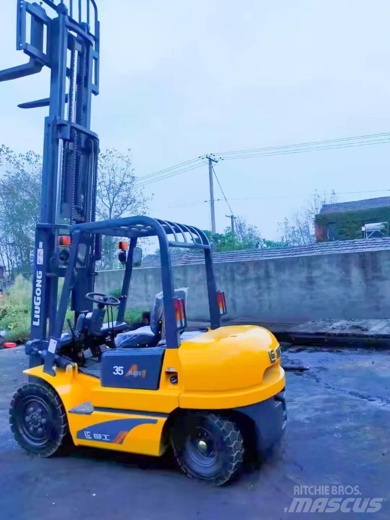 LiuGong CPC 35 Diesel Trucker