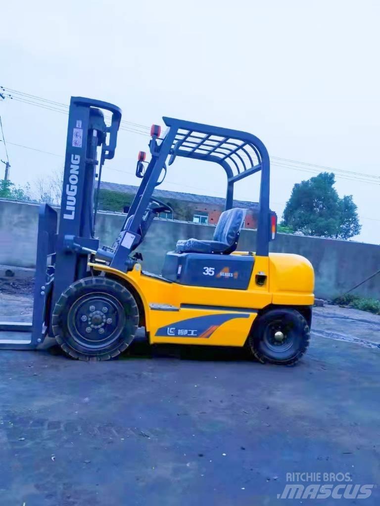 LiuGong CPC 35 Diesel Trucker