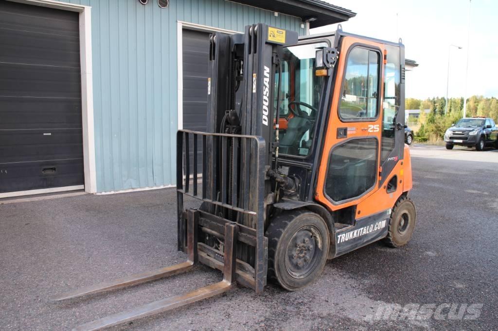 Doosan D 25 S Diesel Trucker