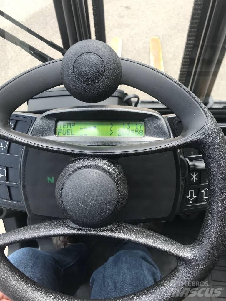 Yale GDP35VX Diesel Trucker