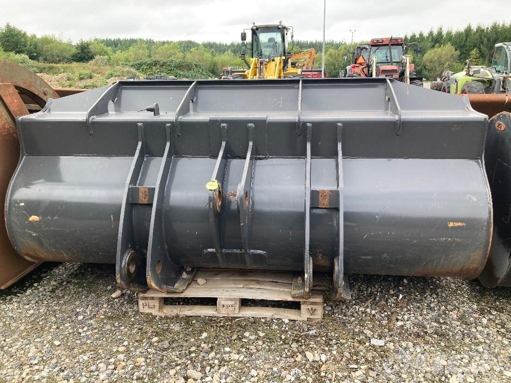 CASE 821 Skovl Hjullastere