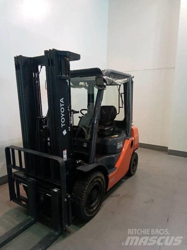 Toyota 8 FDF 25 Diesel Trucker