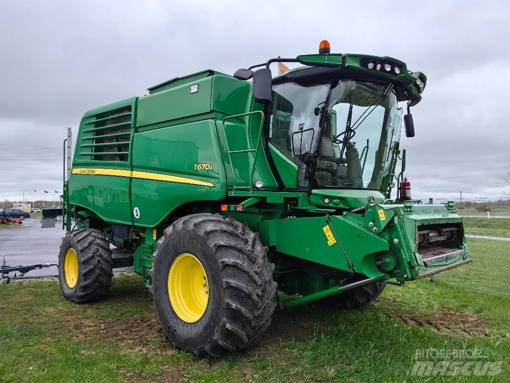John Deere T 670 i Skurtreskere