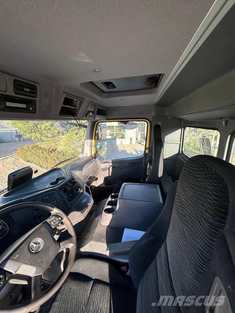 Mercedes-Benz 1530 Lagercontainere