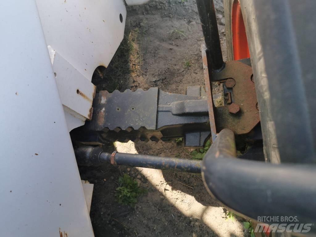 Bobcat T40140 2002r Traktorgravere