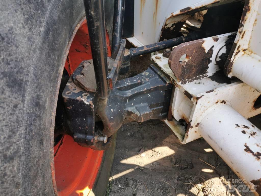 Bobcat T40140 2002r Traktorgravere