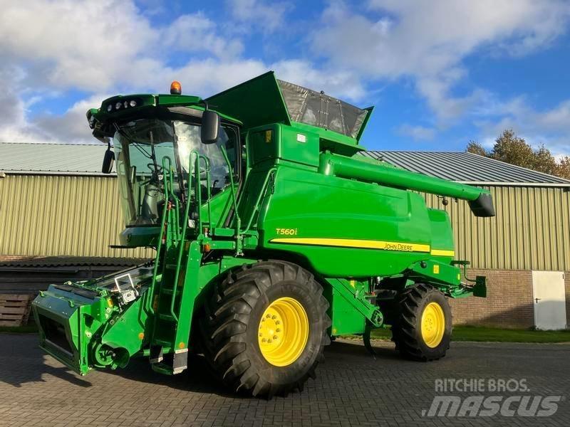 John Deere T 560 i Skurtreskere