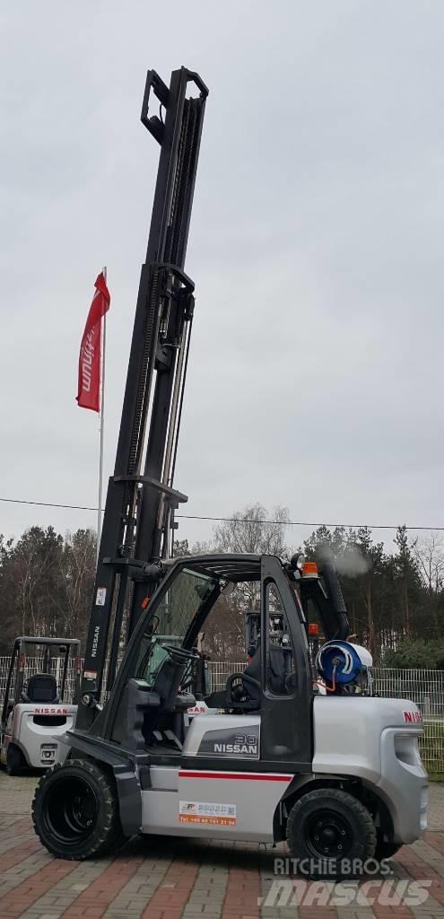 Nissan UGD02A30PQ Propan trucker