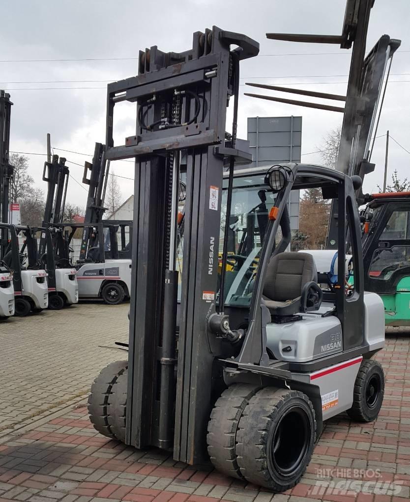 Nissan UGD02A30PQ Propan trucker