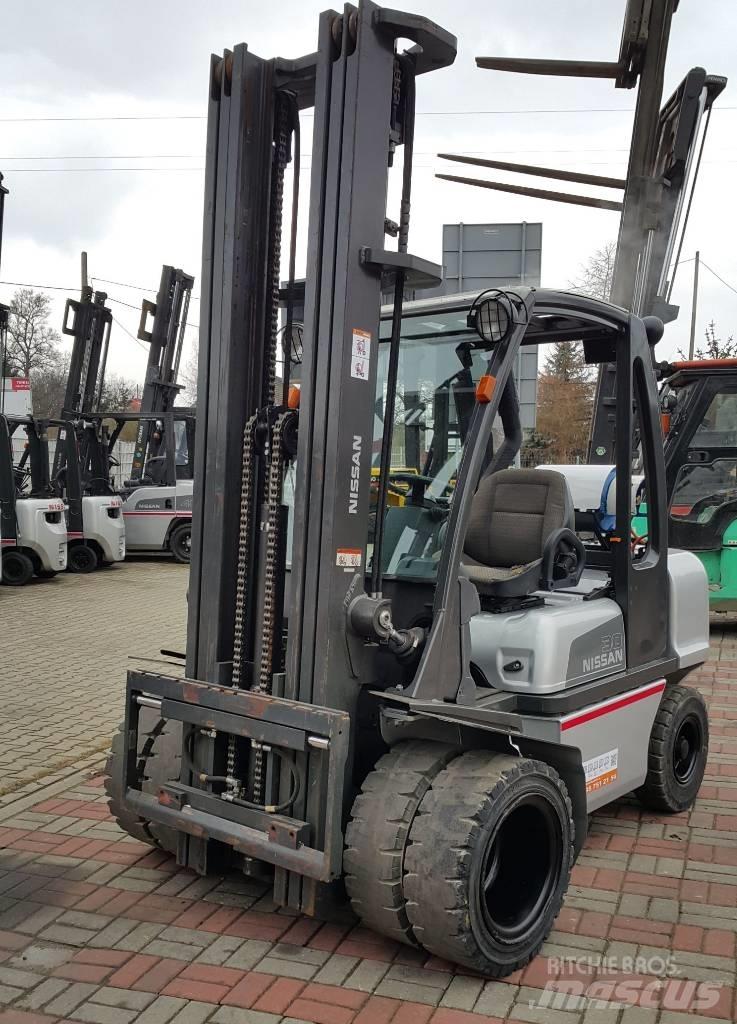 Nissan UGD02A30PQ Propan trucker