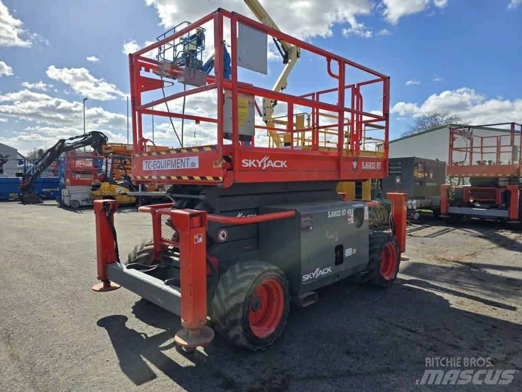 SkyJack SJ 6832 RT Sakselifter