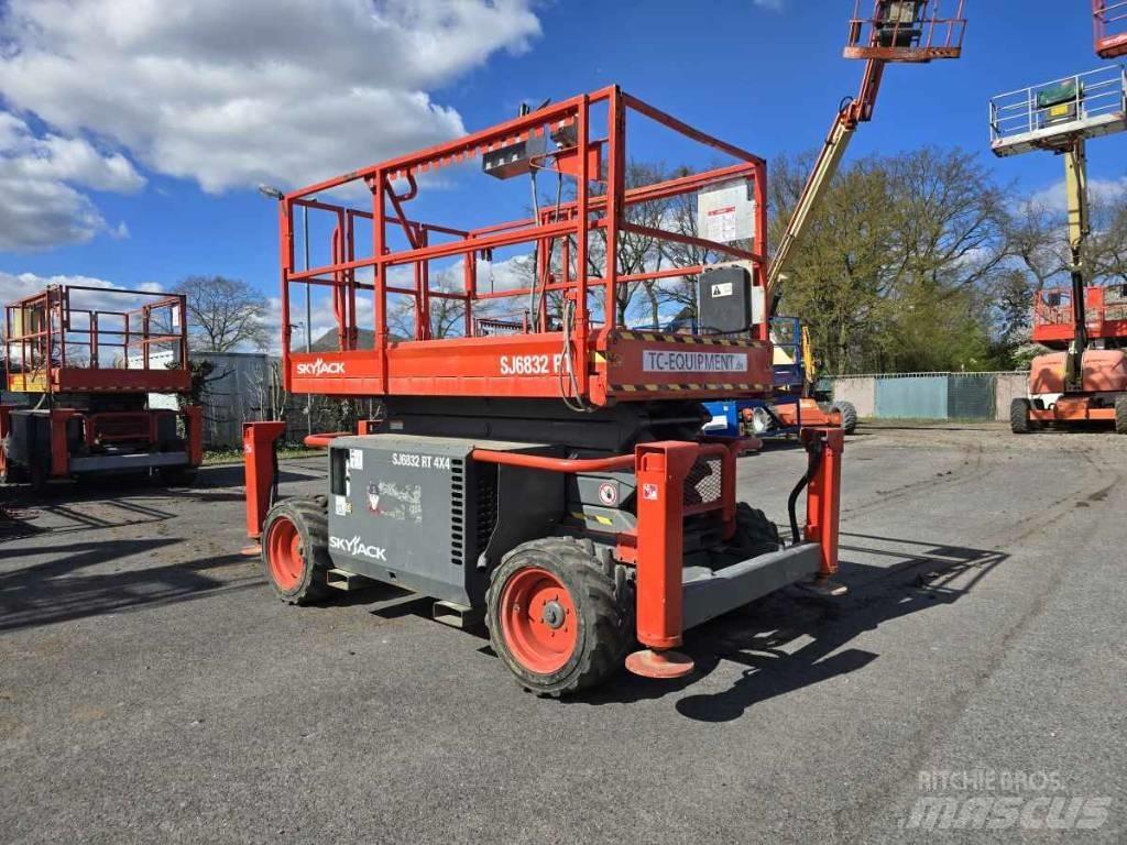 SkyJack SJ 6832 RT Sakselifter