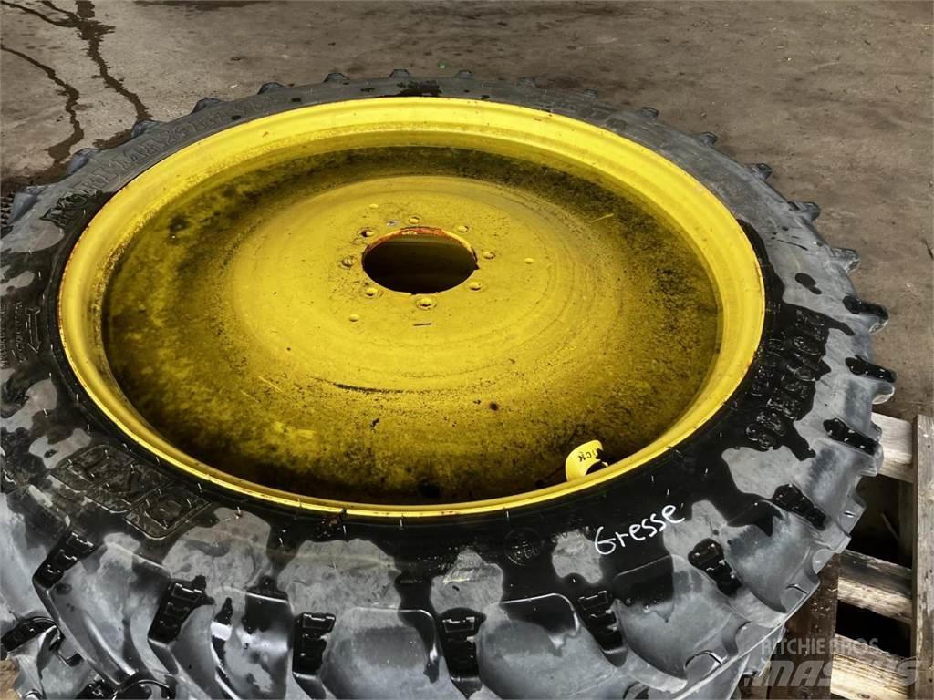 BKT 270/95R48 Dekk, hjul og felger