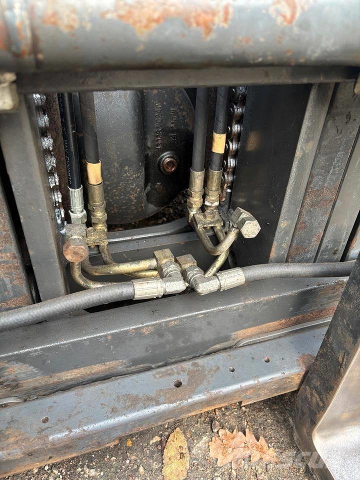 Nissan UGD02 A 30 PQ Propan trucker