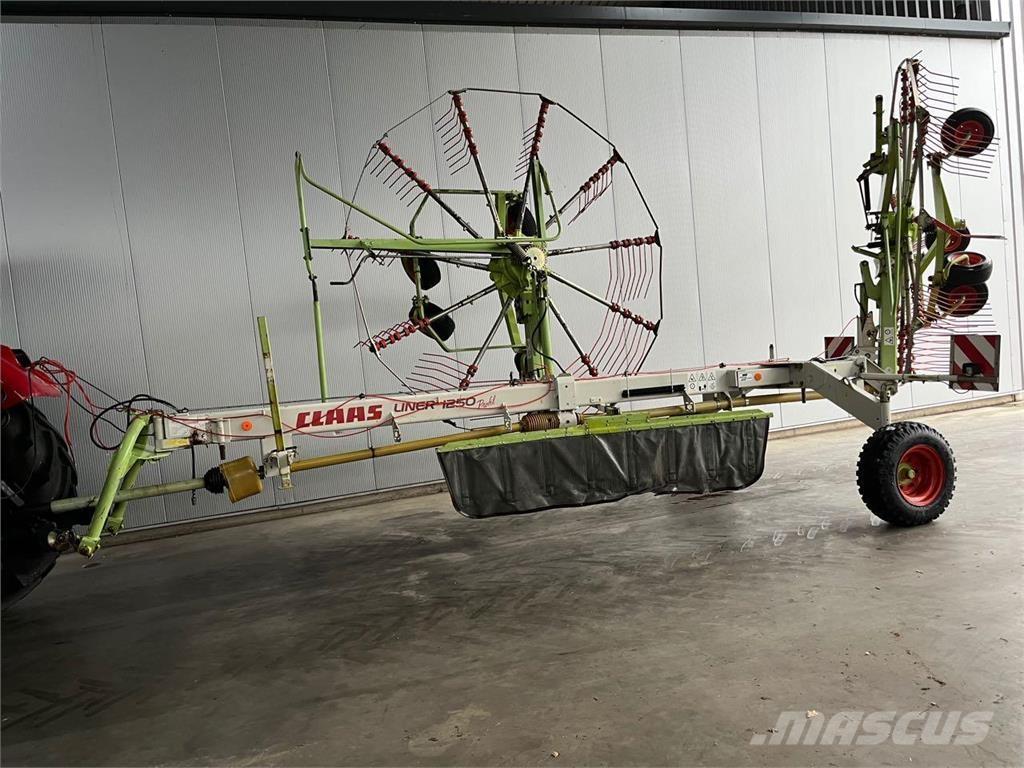 CLAAS Liner 1250 Svanser