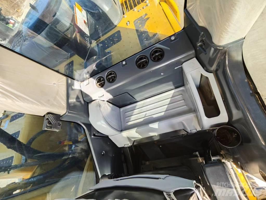 Komatsu PC 240-8 Beltegraver