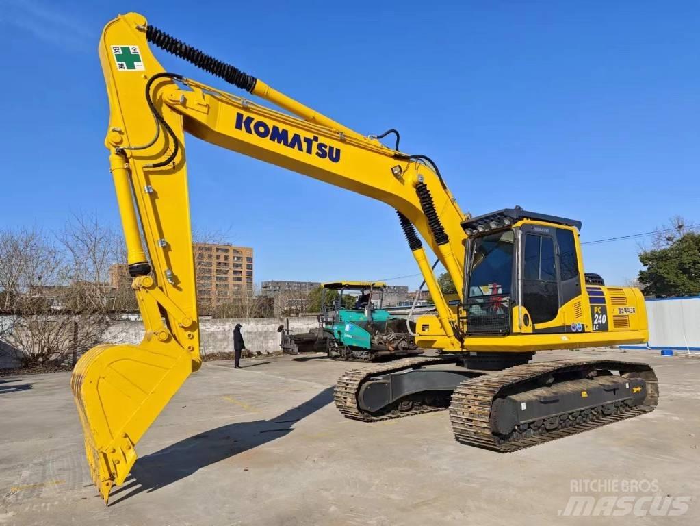 Komatsu PC 240-8 Beltegraver