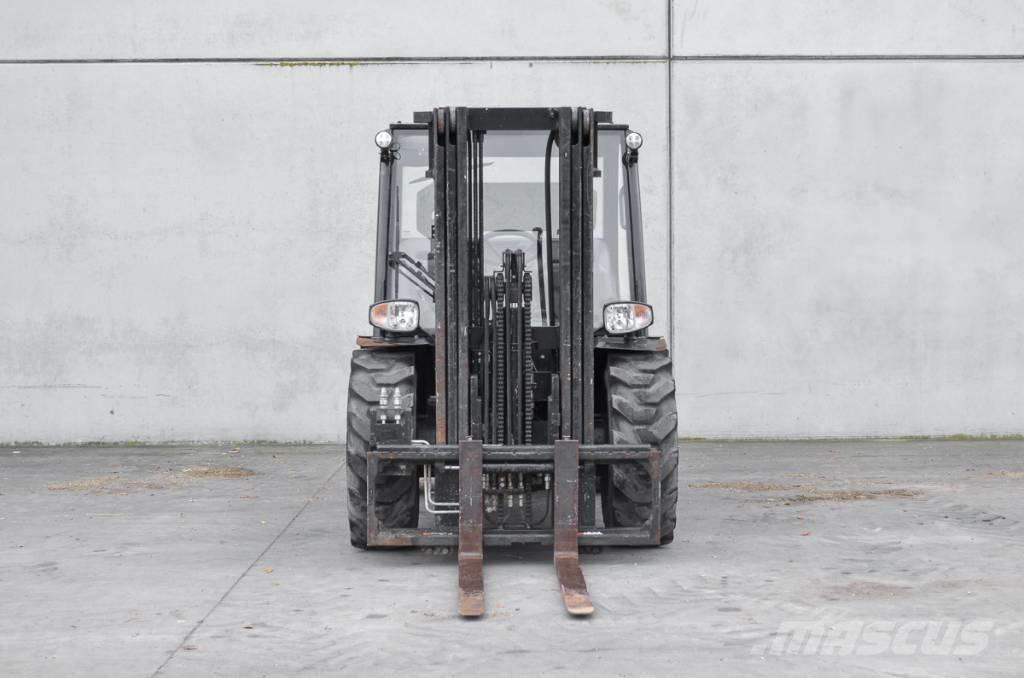 Manitou MC 25-4 D Diesel Trucker