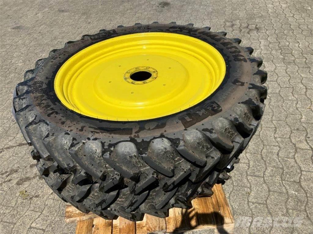 BKT 320/90R42 Dekk, hjul og felger