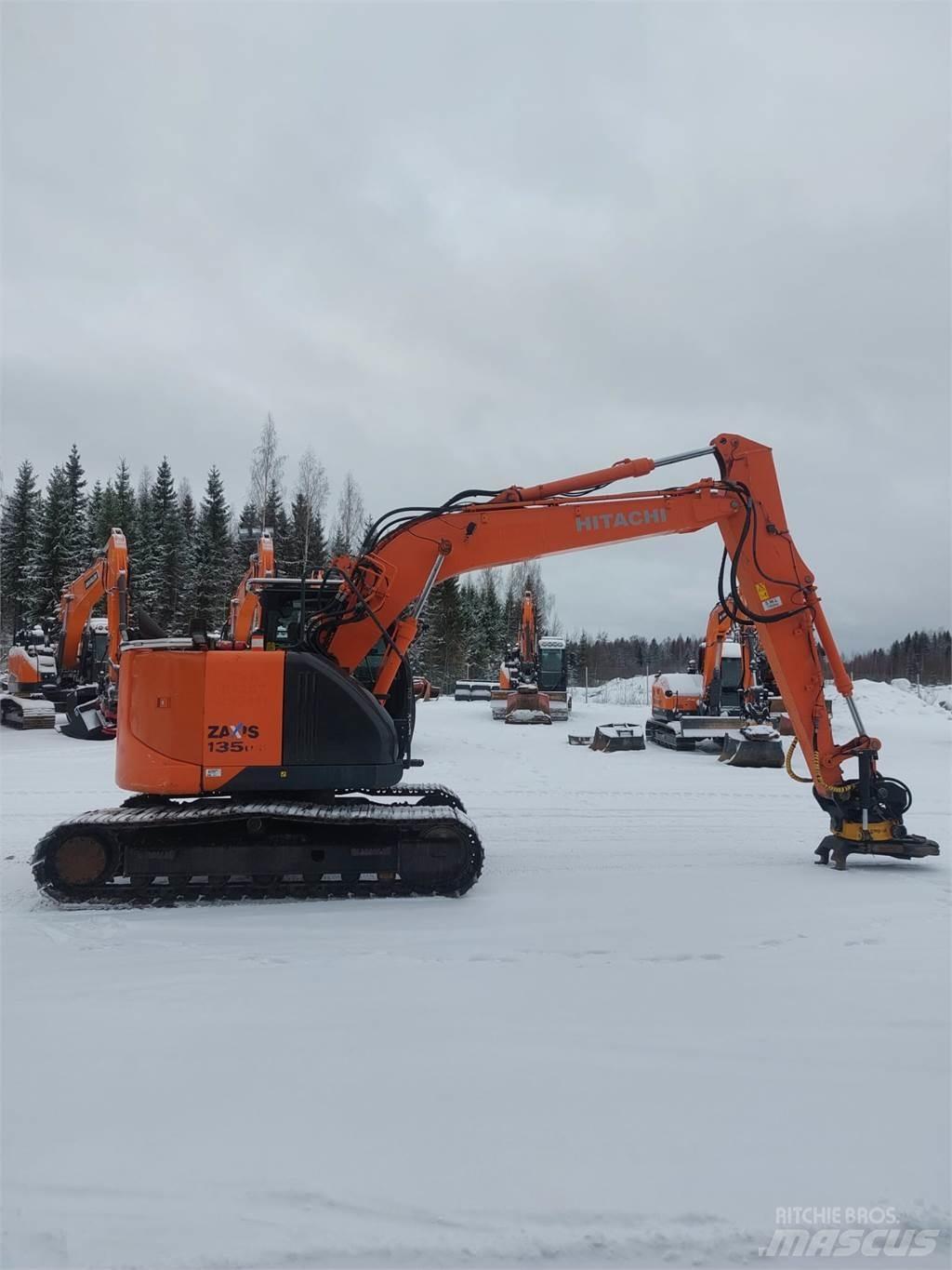 Hitachi ZX135US-5B Beltegraver