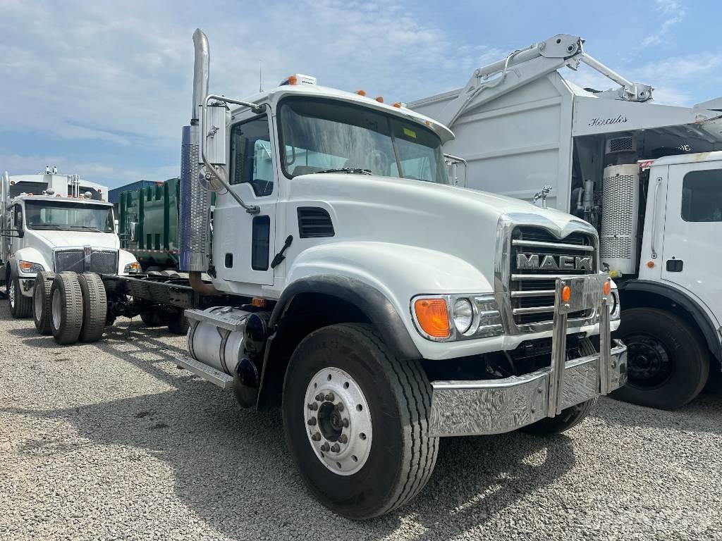 Mack CV 713 Chassis